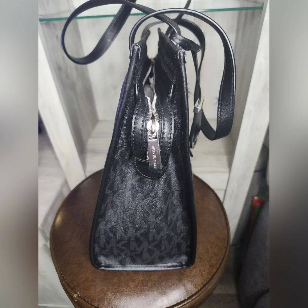 Michael Kors Gray Canvas Darien Signature MD Tote New No Tags